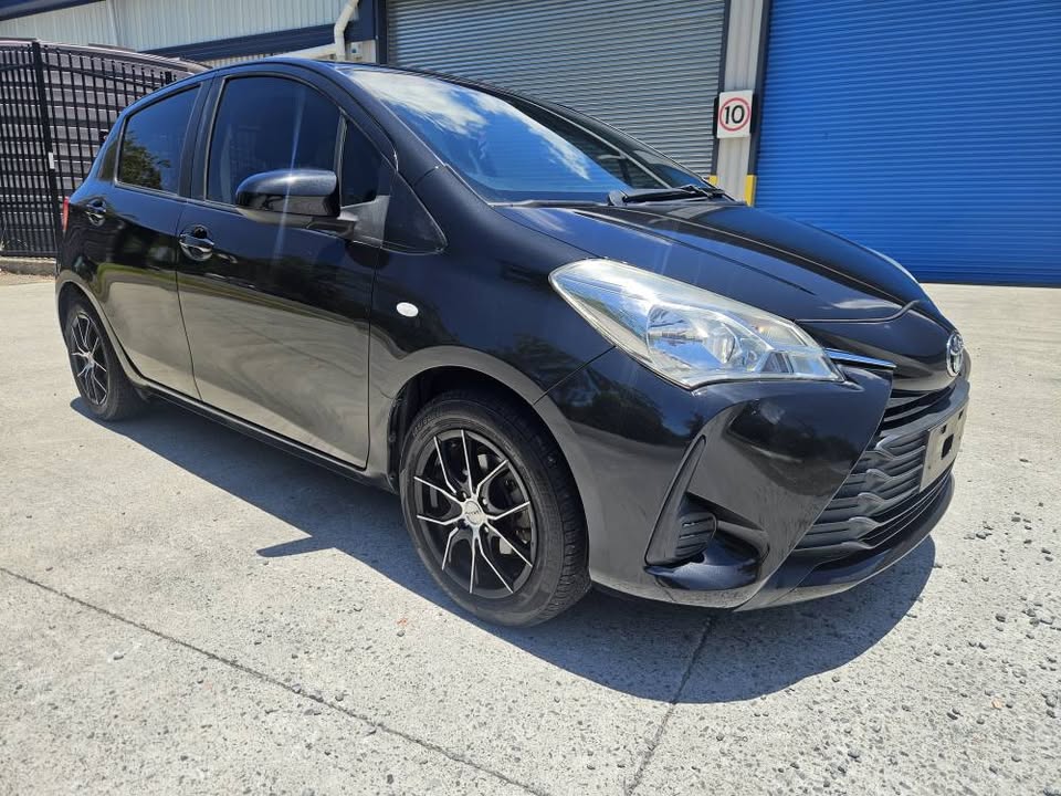 2017 Auto Toyota Yaris with low kms and easy finance 2.jpg